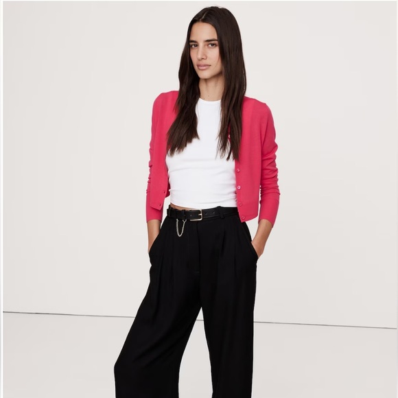 NWT BANANA REPUBLIC LIGHTWEIGHT EXTRA FINE MERINO WOOL CROPPED CARDIGAN
New! - Picture 2 of 3